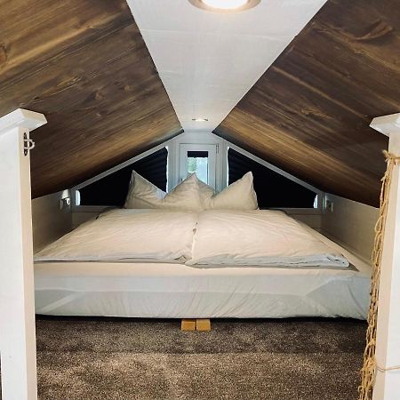 Tiny House Ems Im Pier9 Tiny House Hotel Hamm  Bagian luar foto